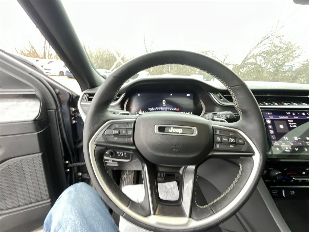 Used 2023 Jeep Grand Cherokee Altitude image 14