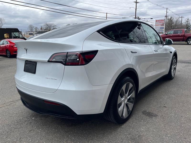 Used 2024 Tesla Model Y Long Range image 3