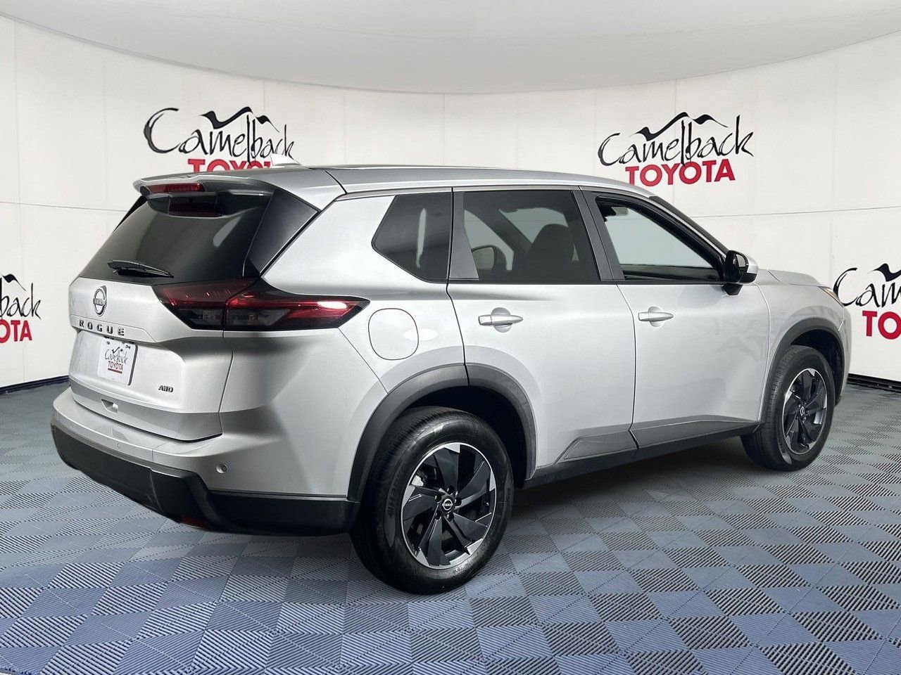 Used 2025 Nissan Rogue SV AWD/4WD image 7