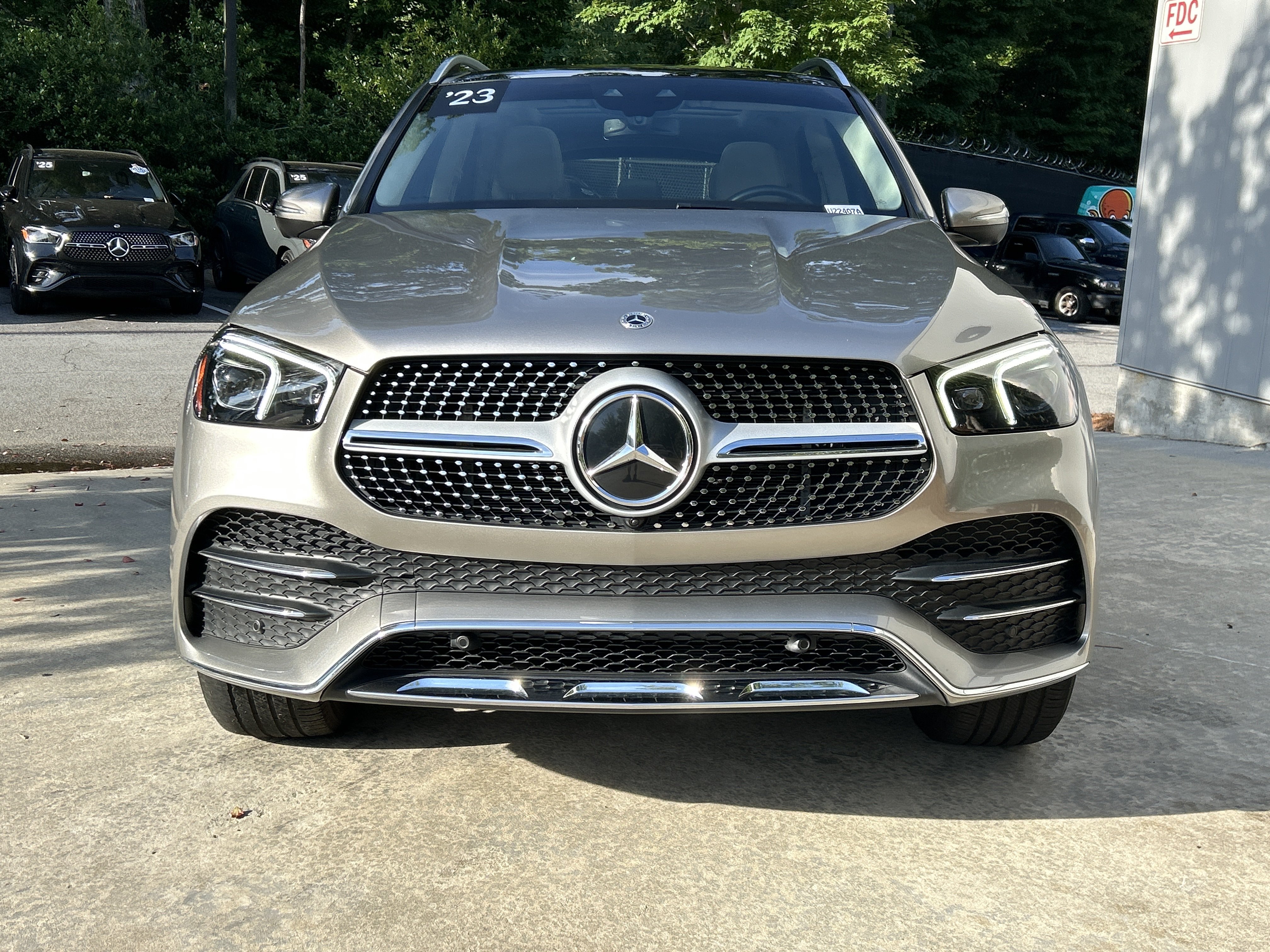 Used 2023 Mercedes-Benz GLE 450 4MATIC image 3