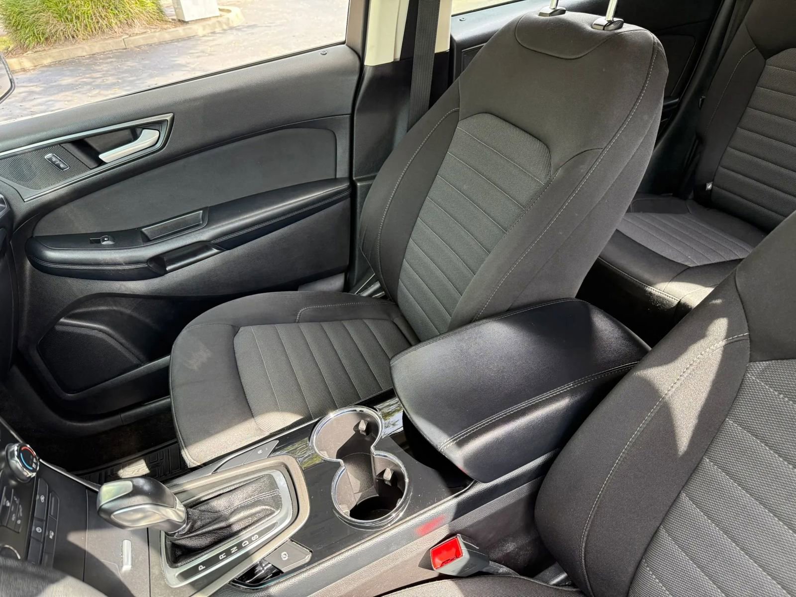 Used 2018 Ford Edge SE image 4