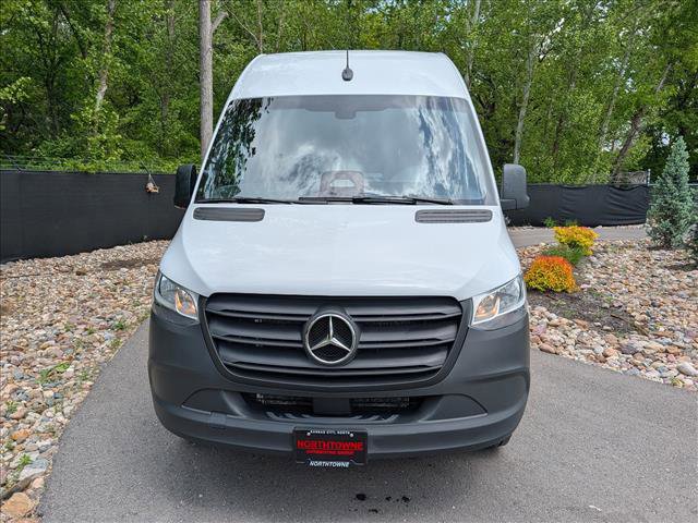 Used 2025 Mercedes-Benz Sprinter 2500 image 8