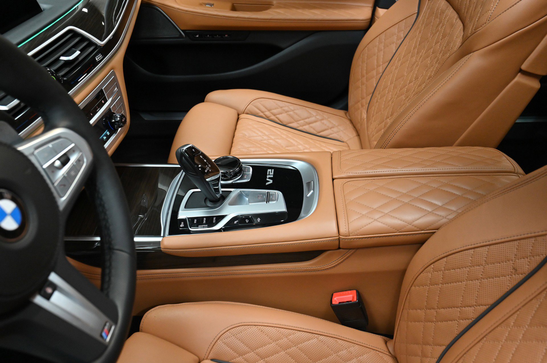 Used 2022 BMW M760i xDrive w/ Luxury Rear Seating Package image 25