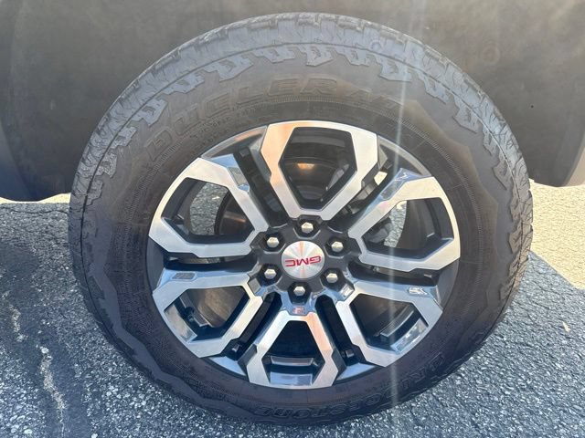 Used 2024 GMC Canyon AT4 w/ AT4 Premium Package AWD/4WD image 12