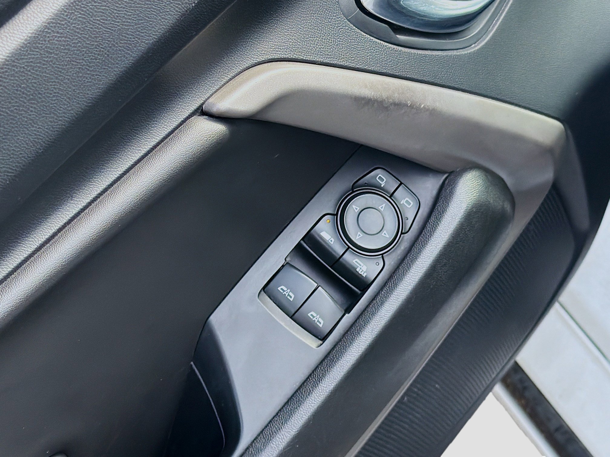 Used 2020 Chevrolet Camaro LT image 21