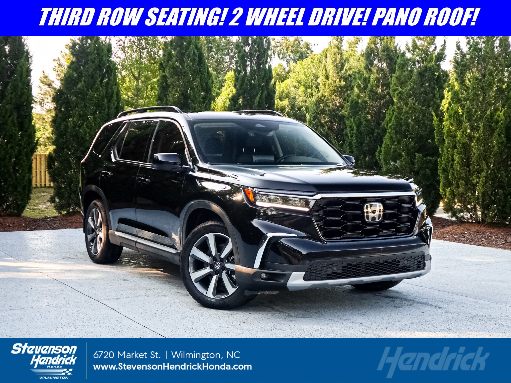 Used 2025 Honda Pilot Touring image 1