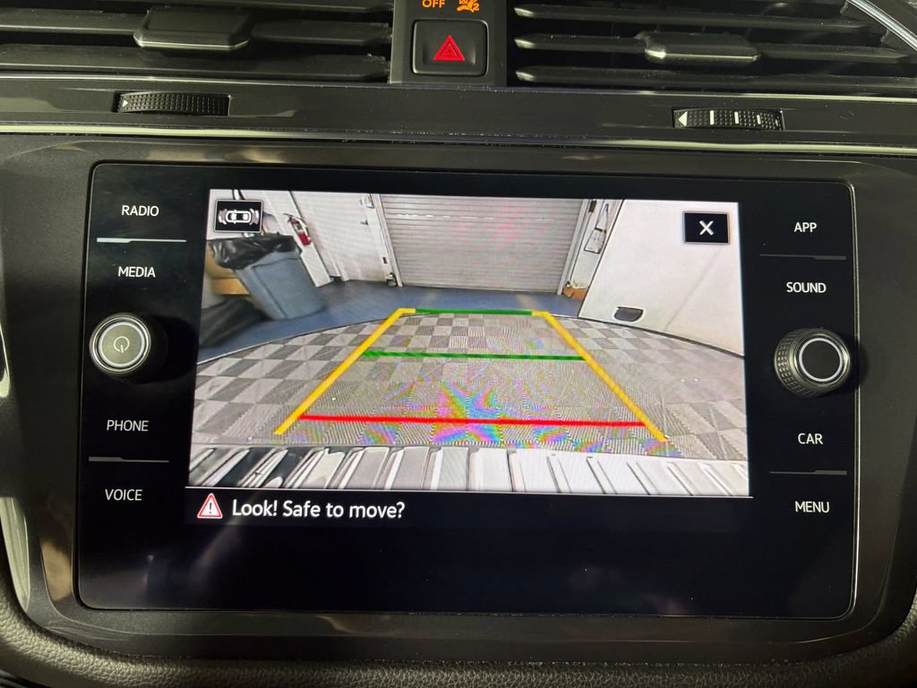 Used 2022 Volkswagen Tiguan SE w/ Panoramic Sunroof Package AWD/4WD image 19