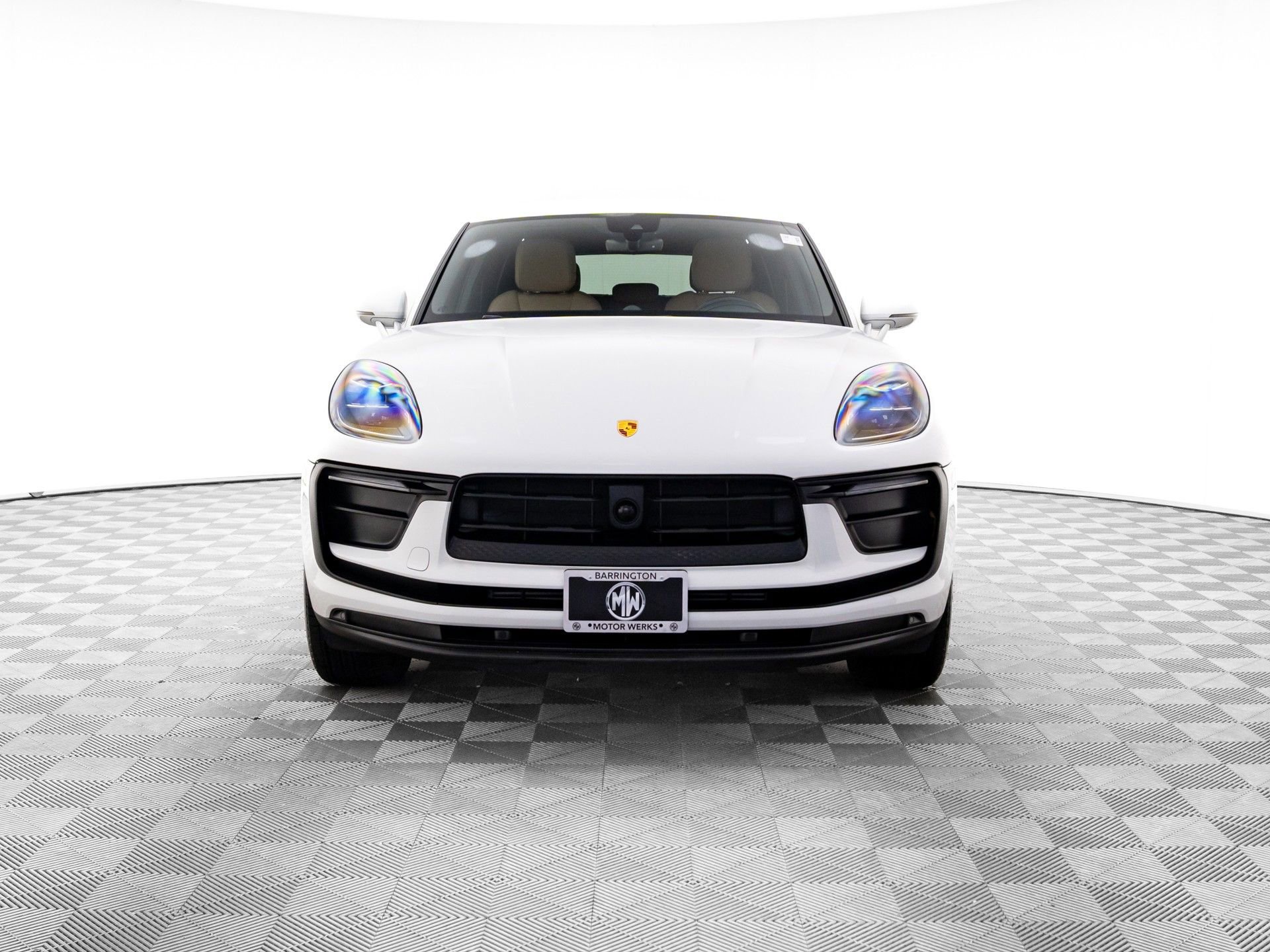 Certified 2025 Porsche Macan image 9