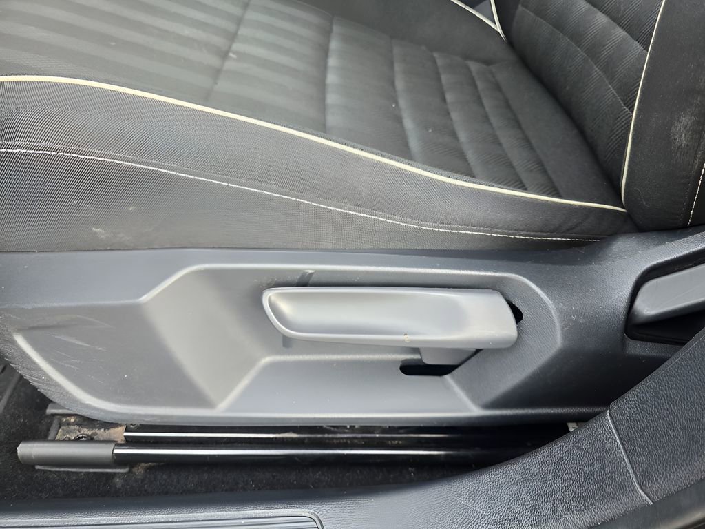 Used 2023 Volkswagen Jetta Sport image 16