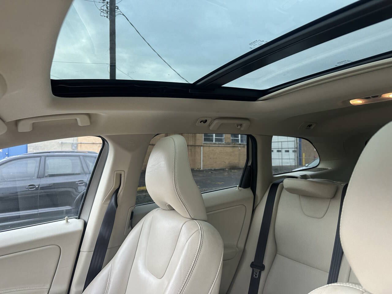 Used 2015 Volvo XC60 T5 Platinum image 8