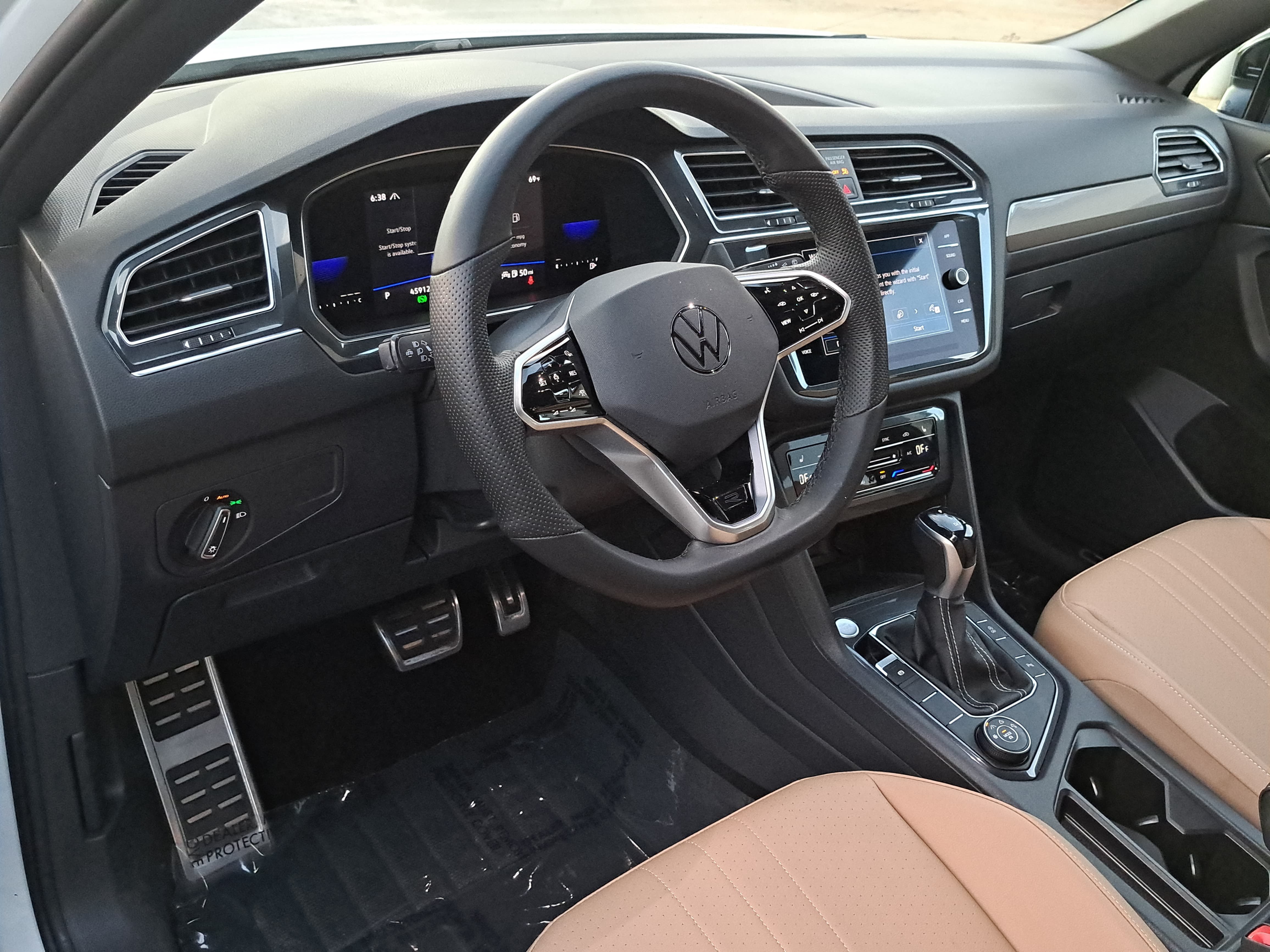 Certified 2022 Volkswagen Tiguan SE R-Line AWD/4WD image 17