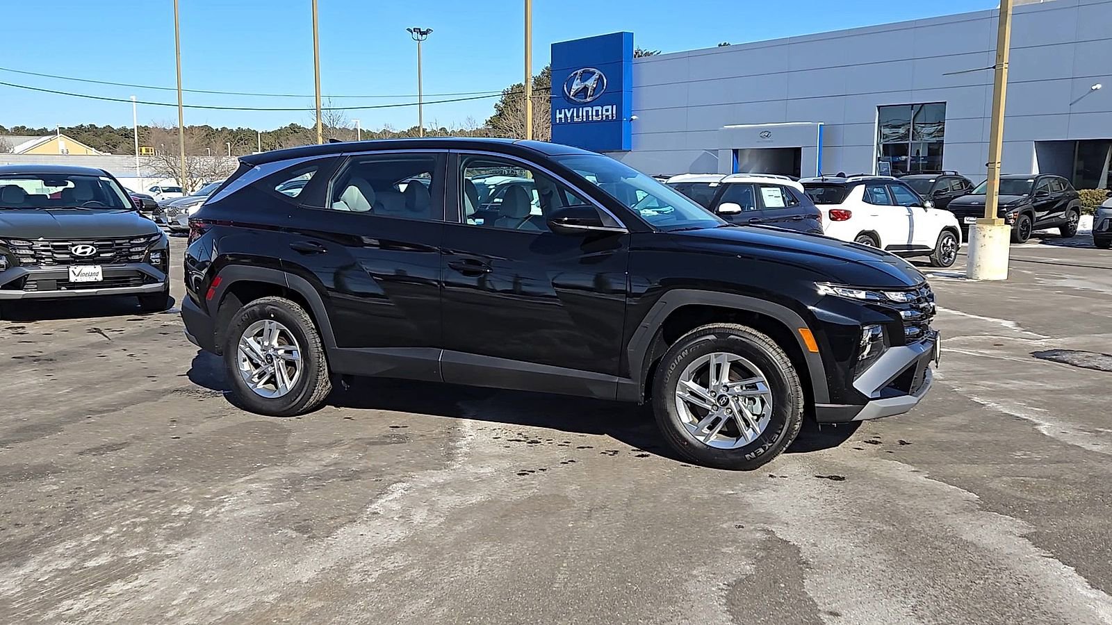 Used 2025 Hyundai Tucson SE AWD/4WD image 2