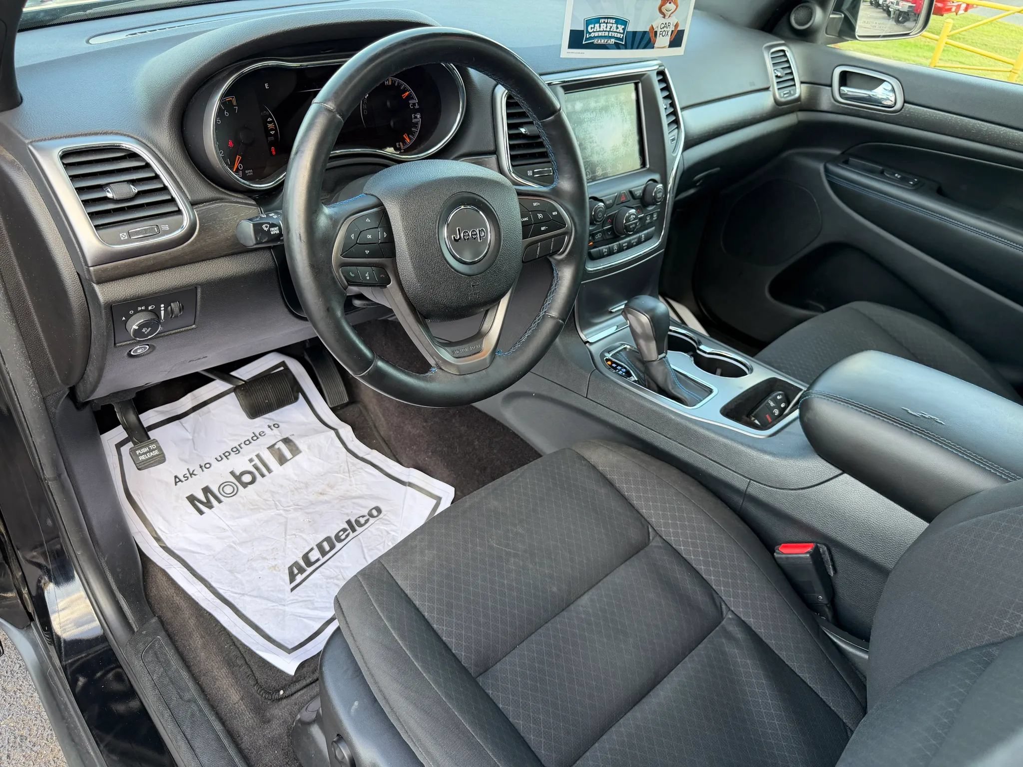 Used 2018 Jeep Grand Cherokee Laredo AWD/4WD image 6