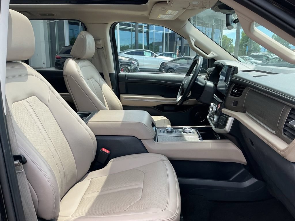Used 2024 Ford Expedition Limited AWD/4WD image 16