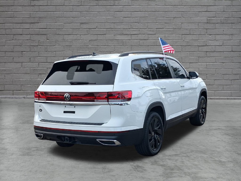 Used 2024 Volkswagen Atlas SE w/ Panoramic Sunroof Package FWD image 11