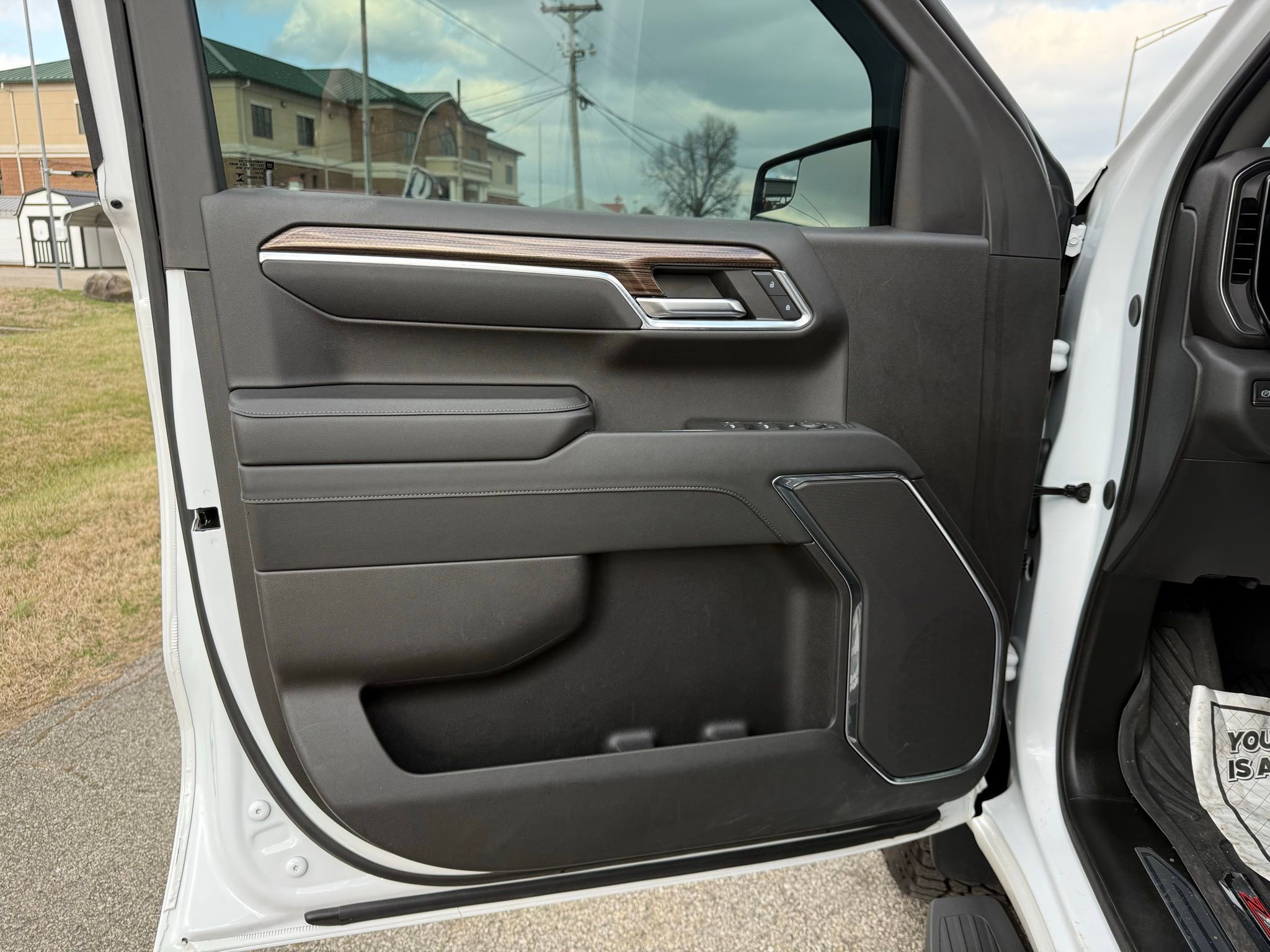 Used 2024 Chevrolet Silverado 1500 LT Trail Boss w/ Protection Package image 42