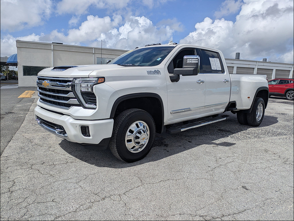 Used 2025 Chevrolet Silverado 3500 High Country w/ Technology Package AWD/4WD image 8
