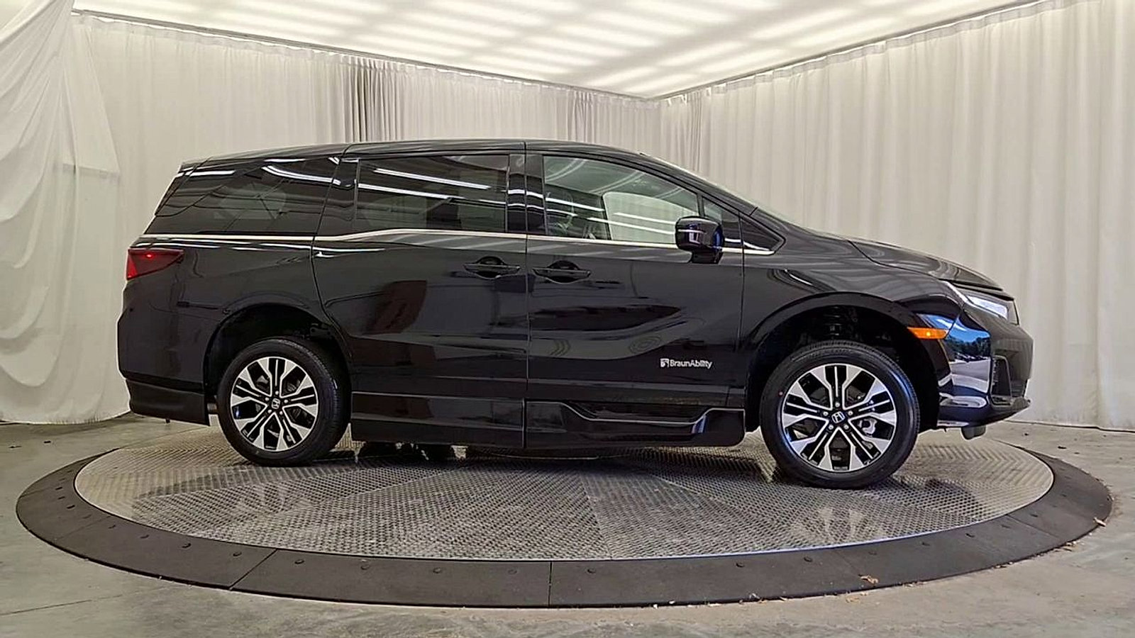 Used 2025 Honda Odyssey Elite image 6