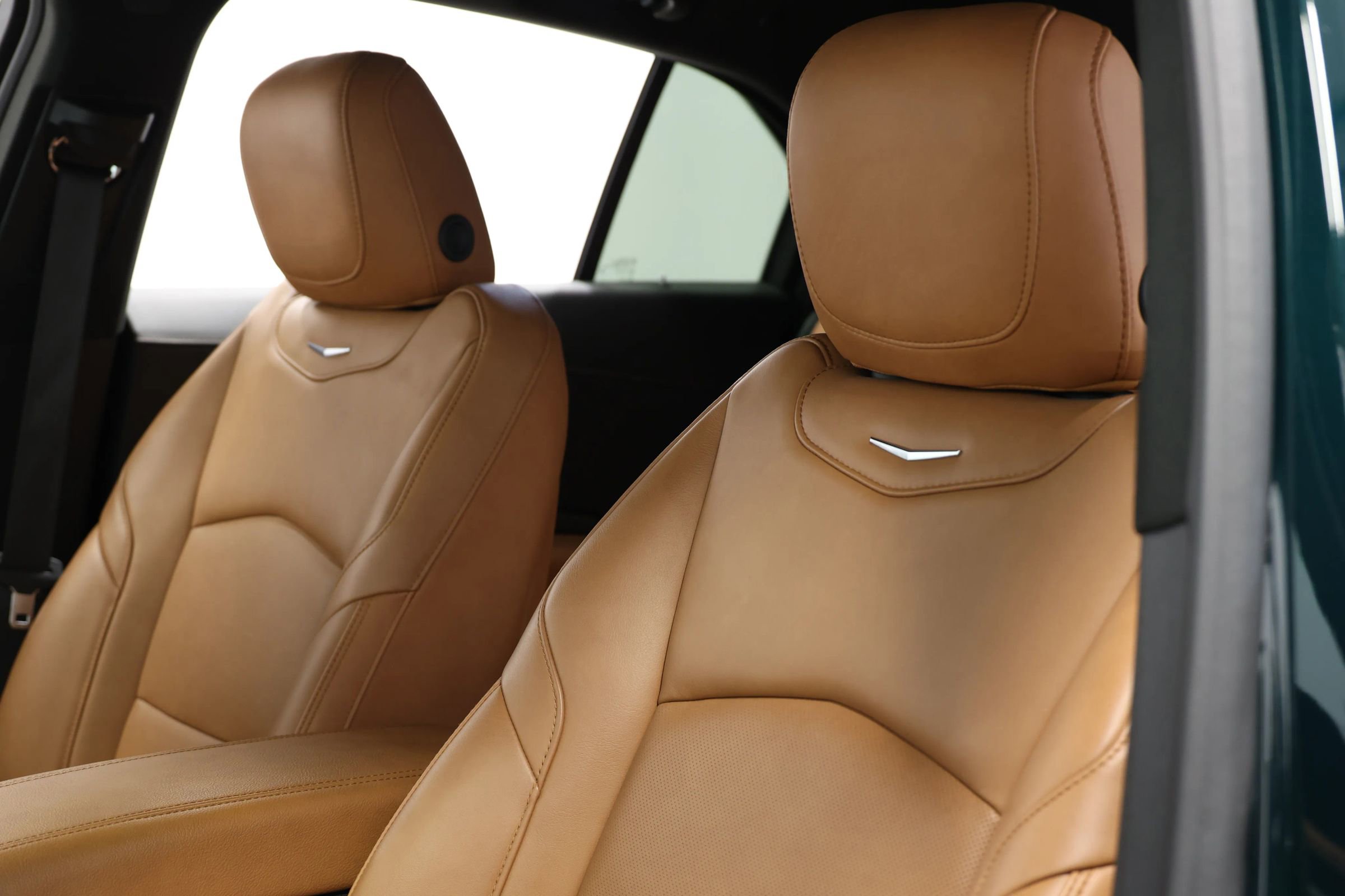 Used 2024 Cadillac XT4 Premium Luxury image 16