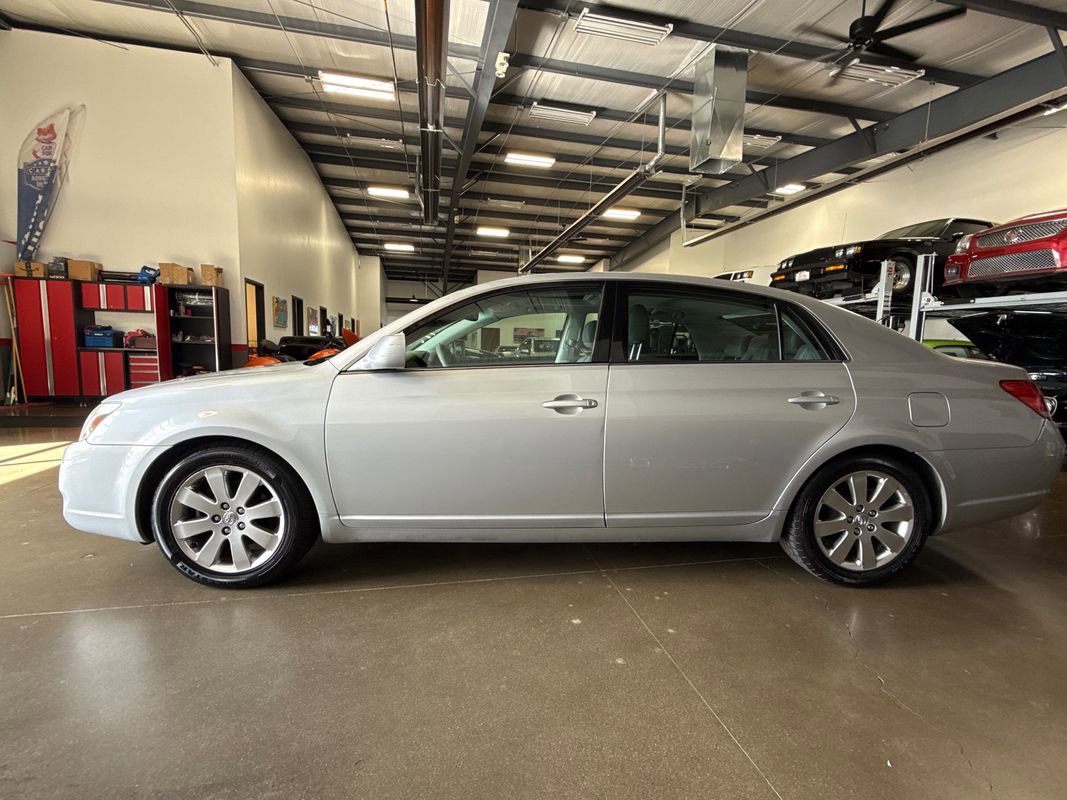 Used 2006 Toyota Avalon XLS image 23