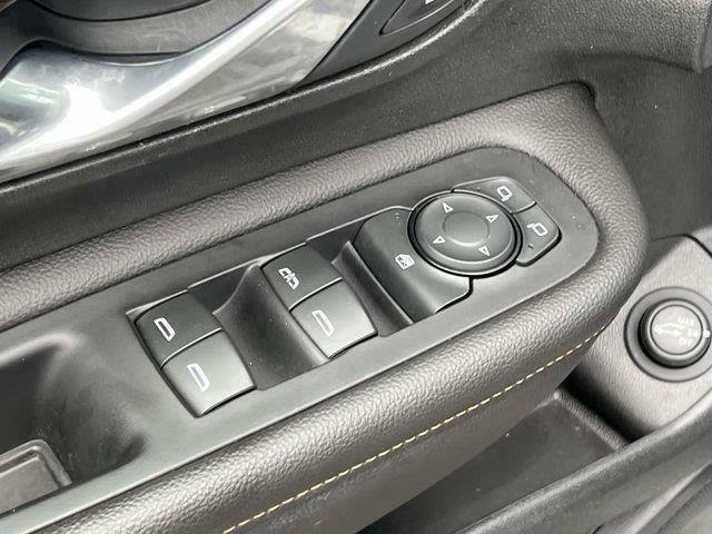 Used 2020 GMC Terrain SLT w/ Preferred Package FWD image 16