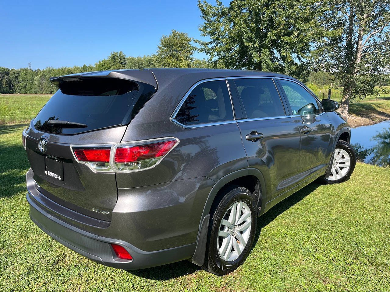 Used 2015 Toyota Highlander LE AWD/4WD image 9