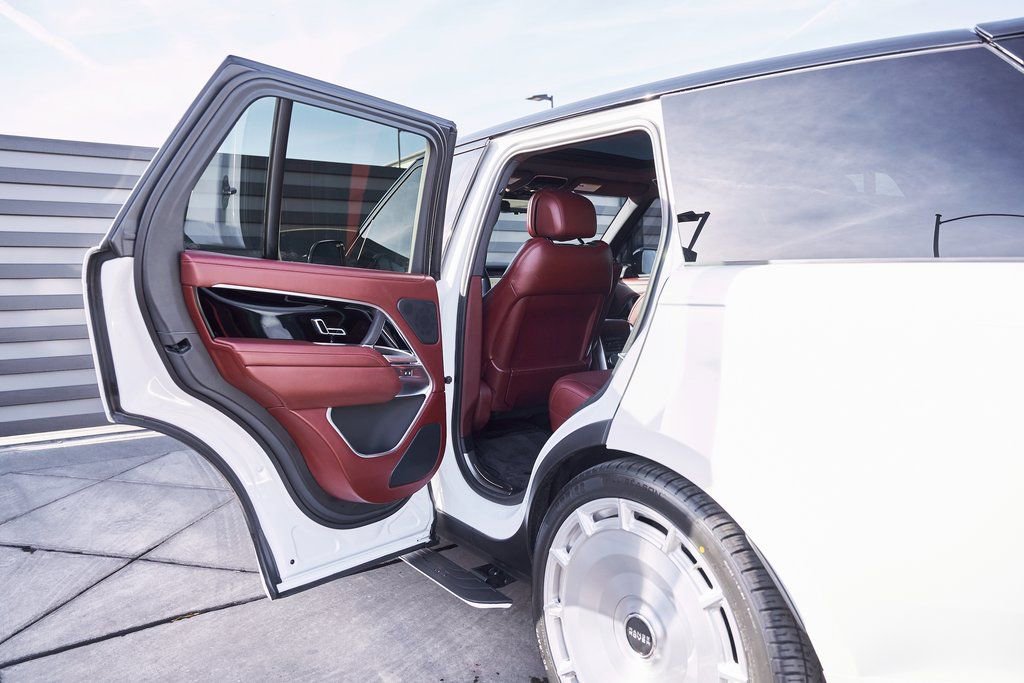 Used 2025 Land Rover Range Rover SE image 26