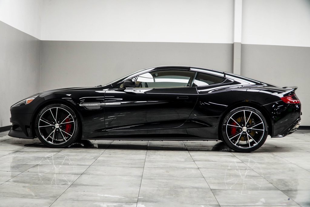 Used 2017 Aston Martin Vanquish Coupe image 13