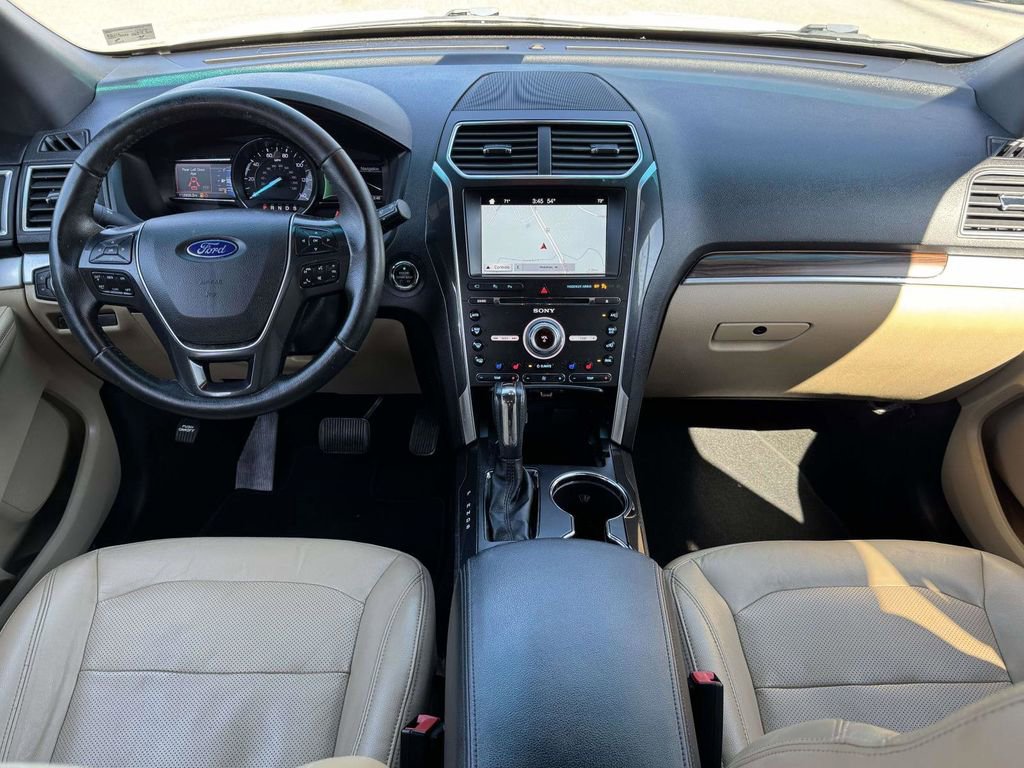 Used 2017 Ford Explorer Limited w/ Equipment Group 301A FWD image 3