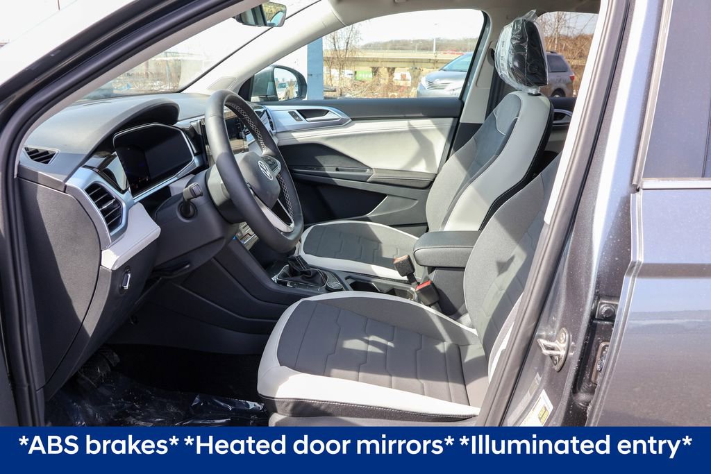 Used 2025 Volkswagen Taos SE image 5