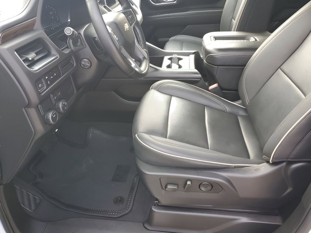 Used 2023 Chevrolet Suburban Premier image 32