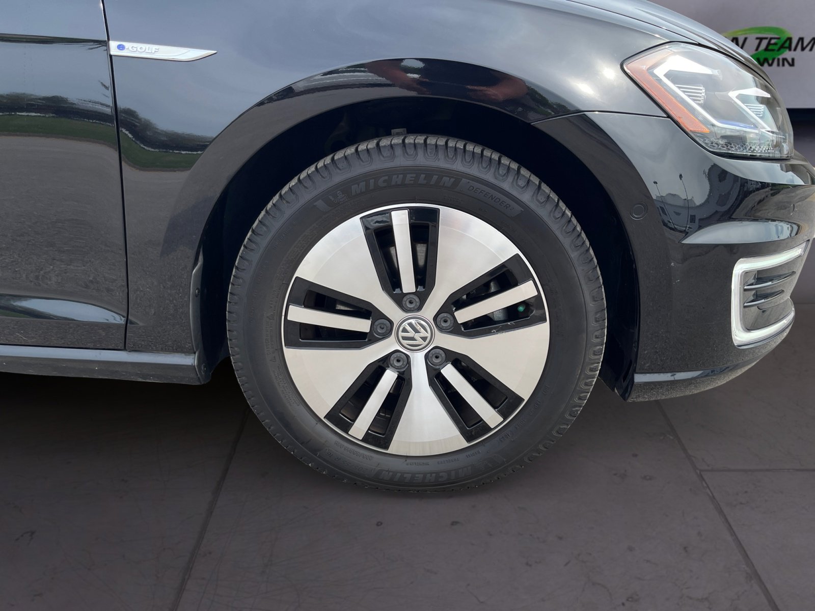 Used 2019 Volkswagen e-Golf SEL Premium image 14