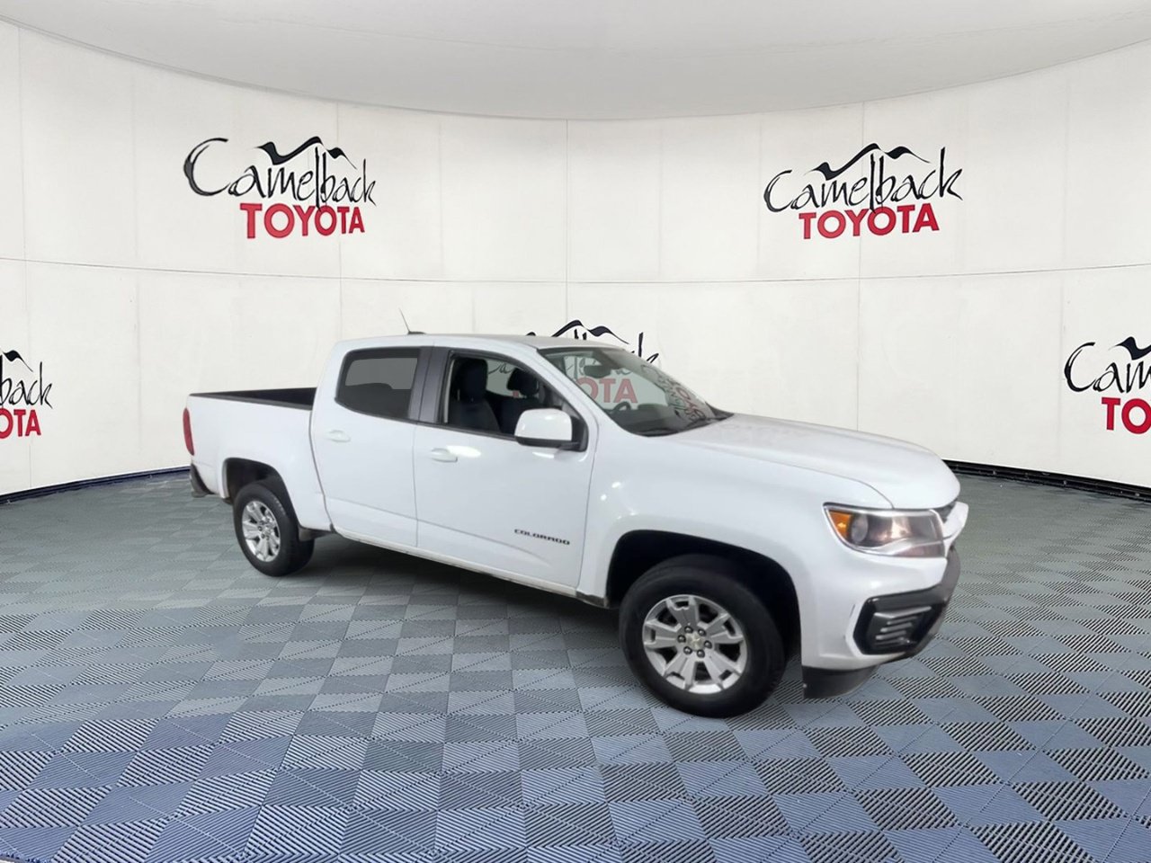 Used 2022 Chevrolet Colorado LT RWD image 2
