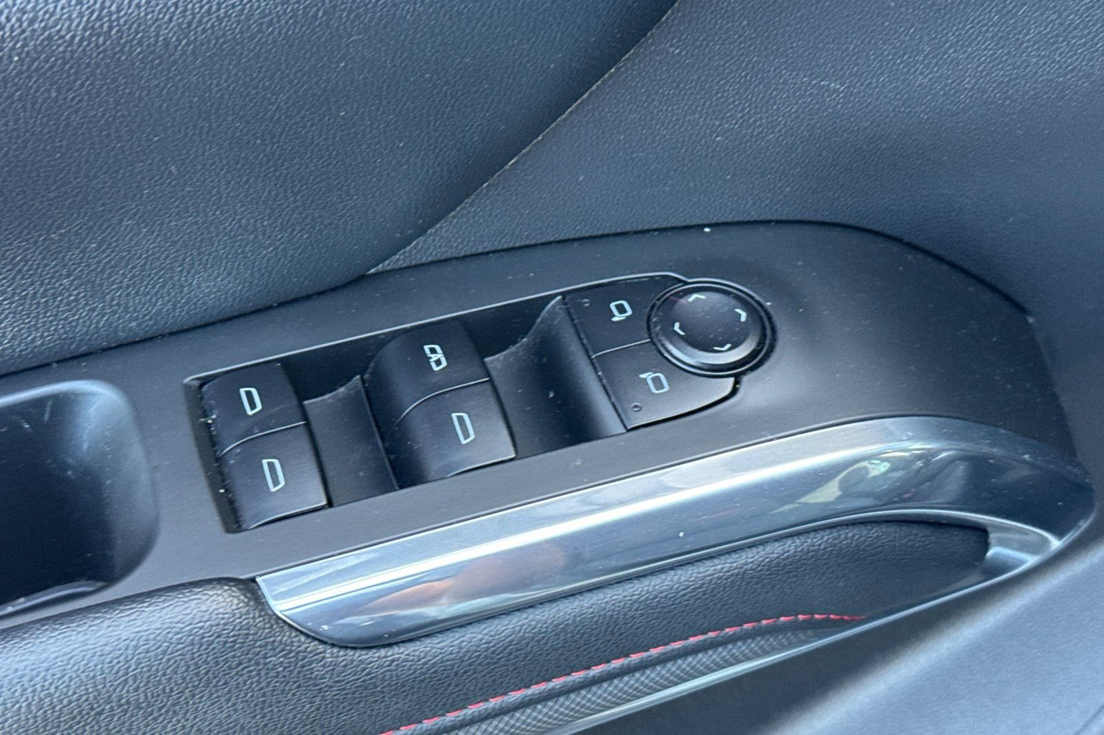 Used 2025 Chevrolet Traverse Z71 image 13