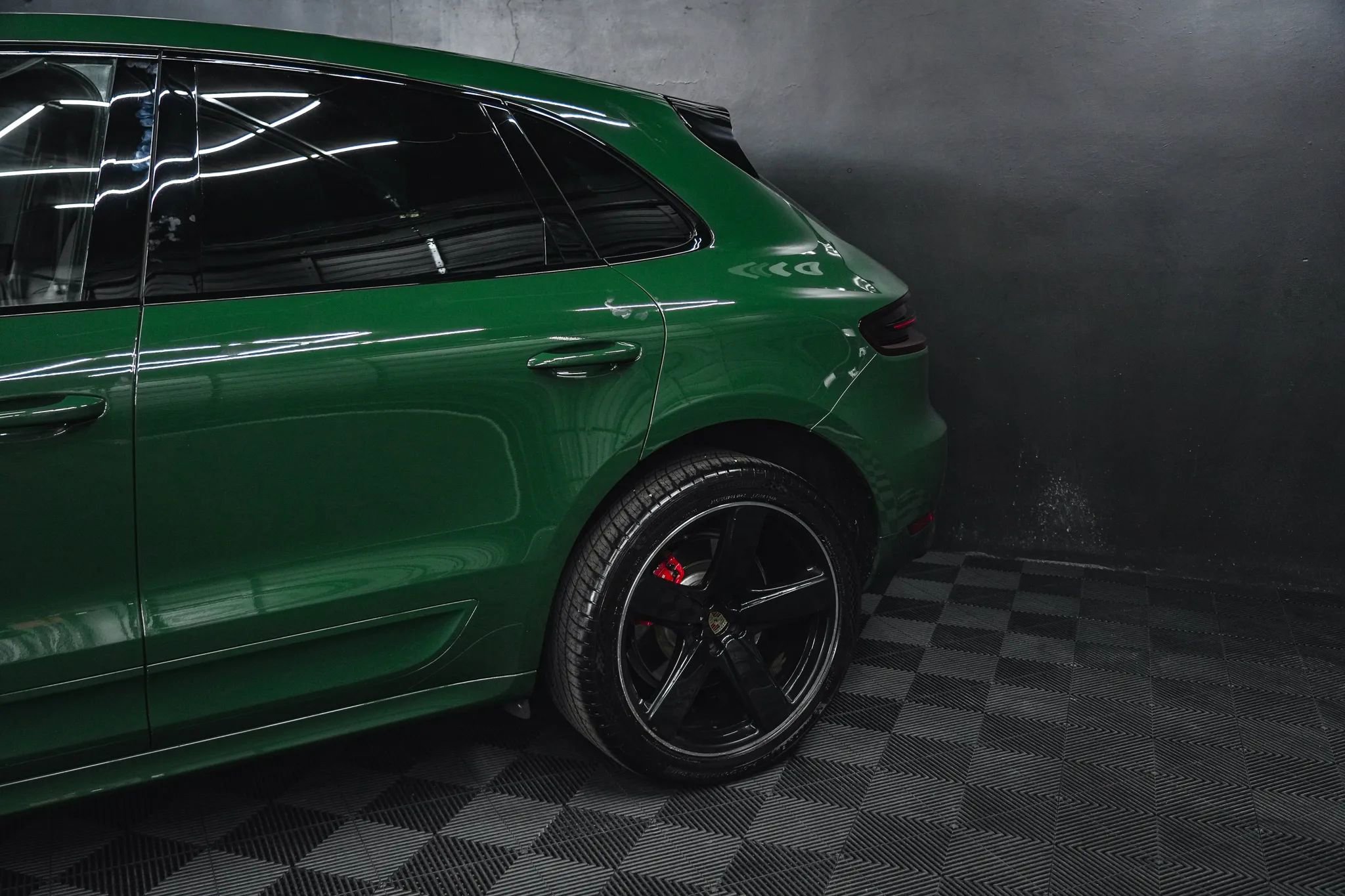 Used 2018 Porsche Macan Turbo AWD/4WD image 7
