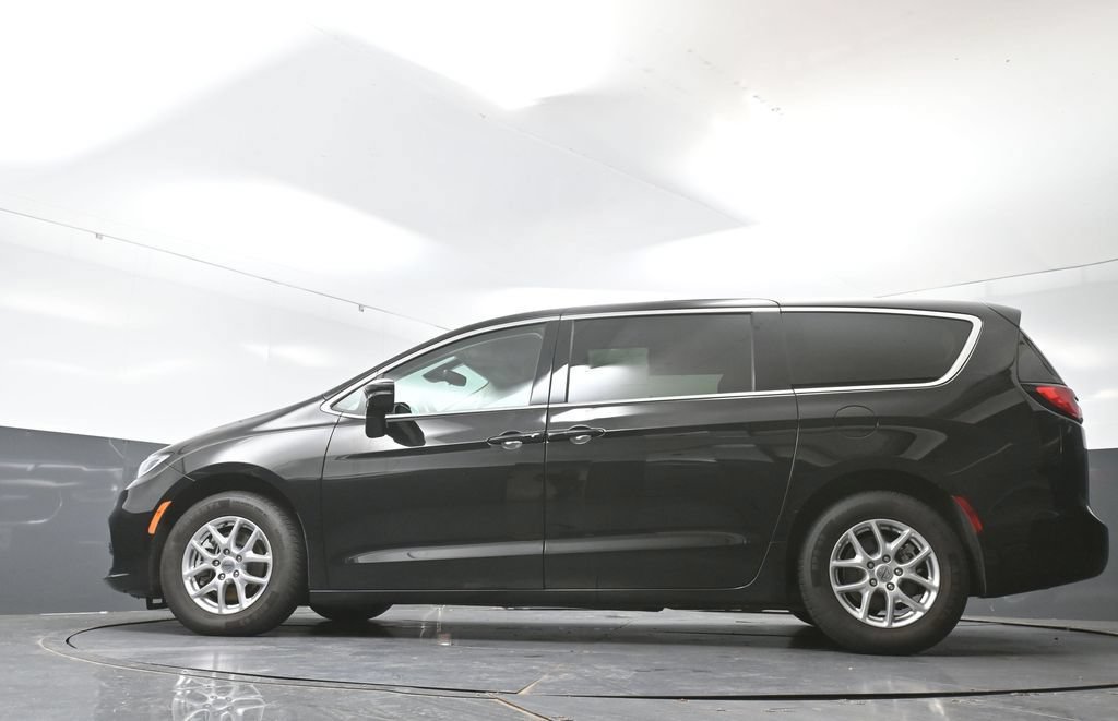 Used 2024 Chrysler Pacifica Touring-L FWD image 61