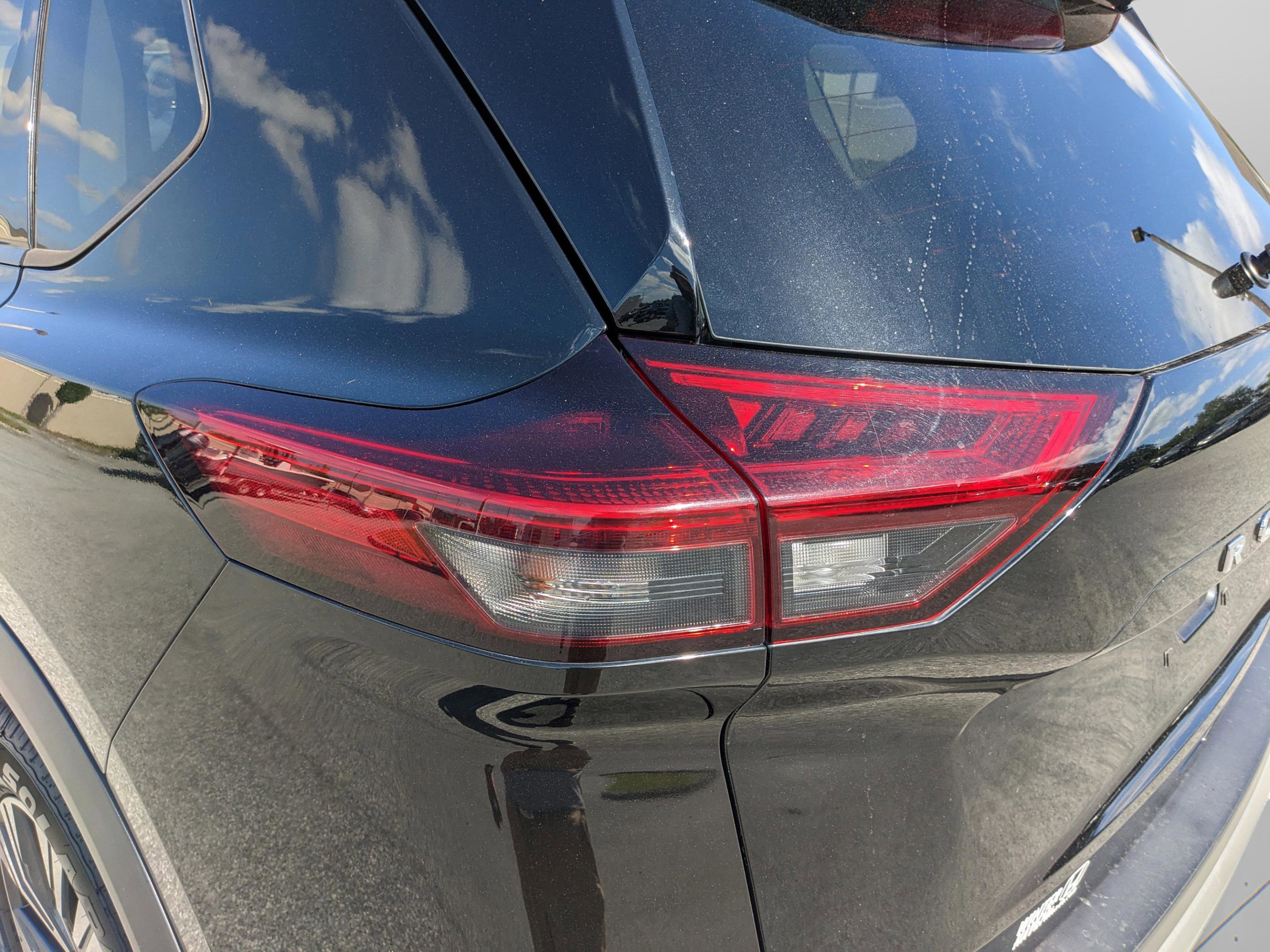 Used 2021 Nissan Rogue SV image 12