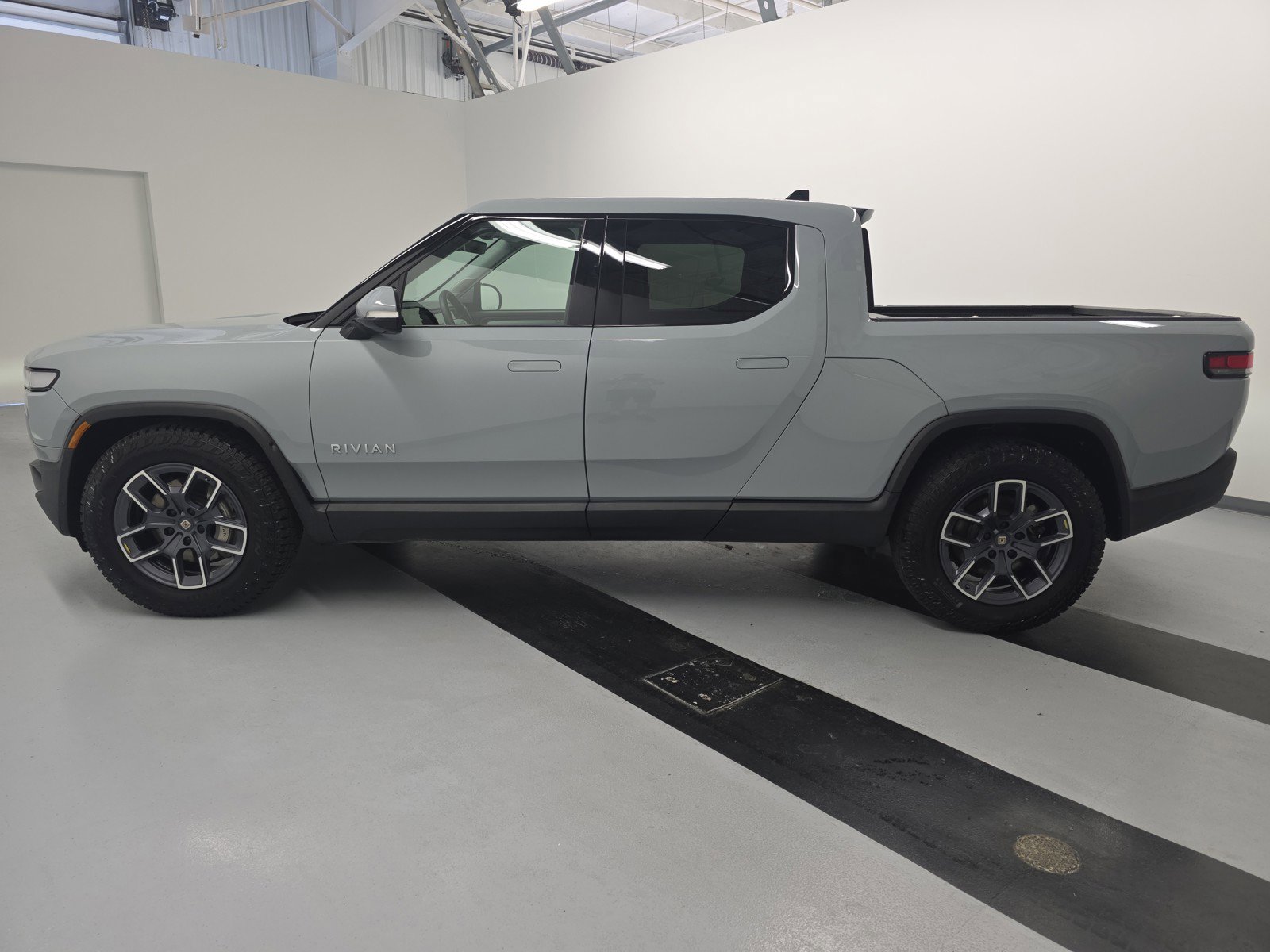 Used 2023 Rivian R1T Adventure AWD/4WD image 2