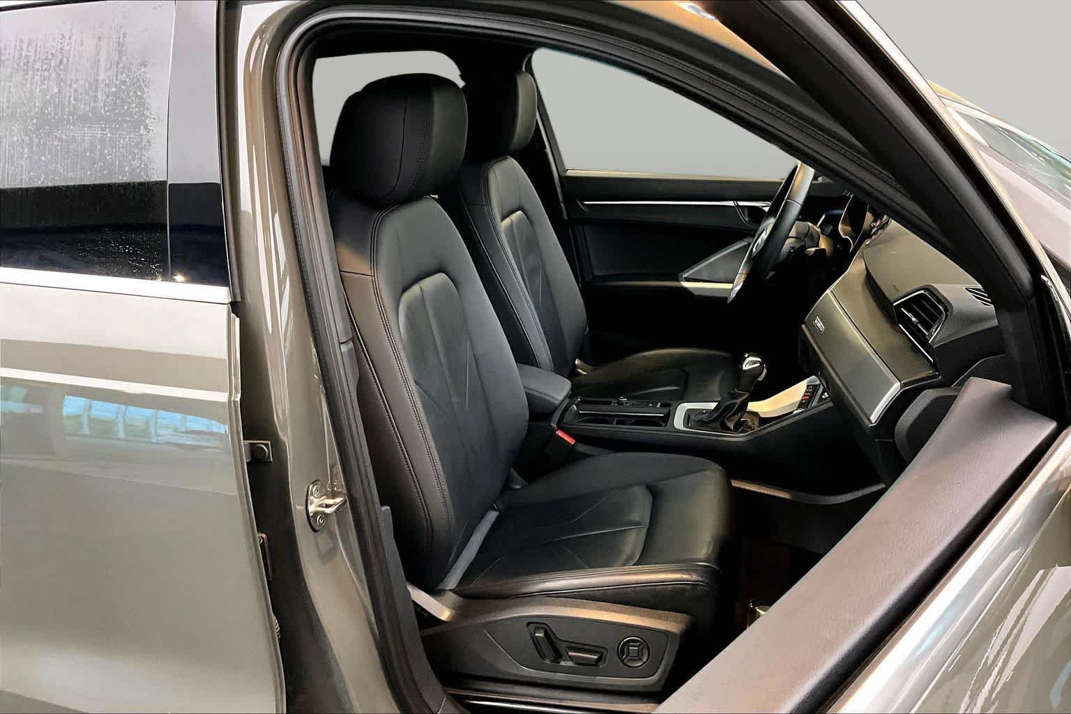 Used 2023 Audi Q3 2.0T Premium w/ Convenience Package AWD/4WD image 9
