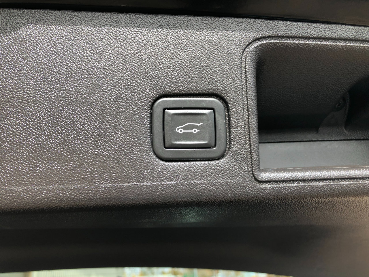 Used 2024 GMC Terrain SLT image 28