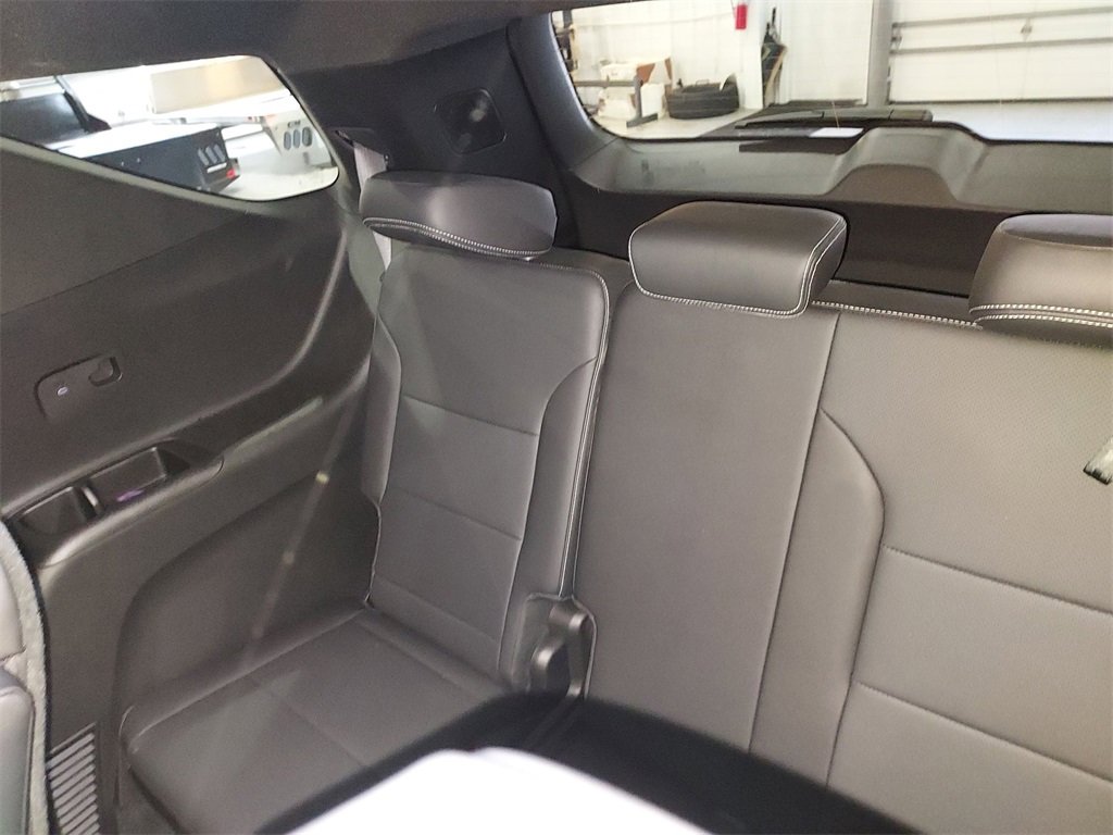 Used 2025 Chevrolet Traverse LT w/ Midnight/Sport Edition image 28