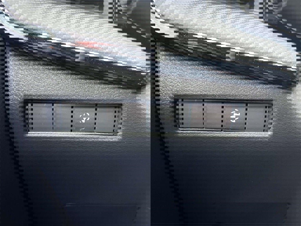 New 2026 Nissan Kicks SR w/ Cold Weather Package image 22