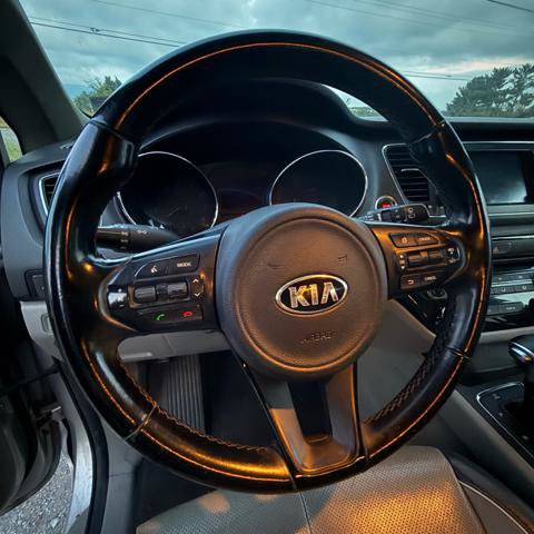 Used 2017 Kia Sedona LX w/ LX Essentials Premium Package FWD image 12