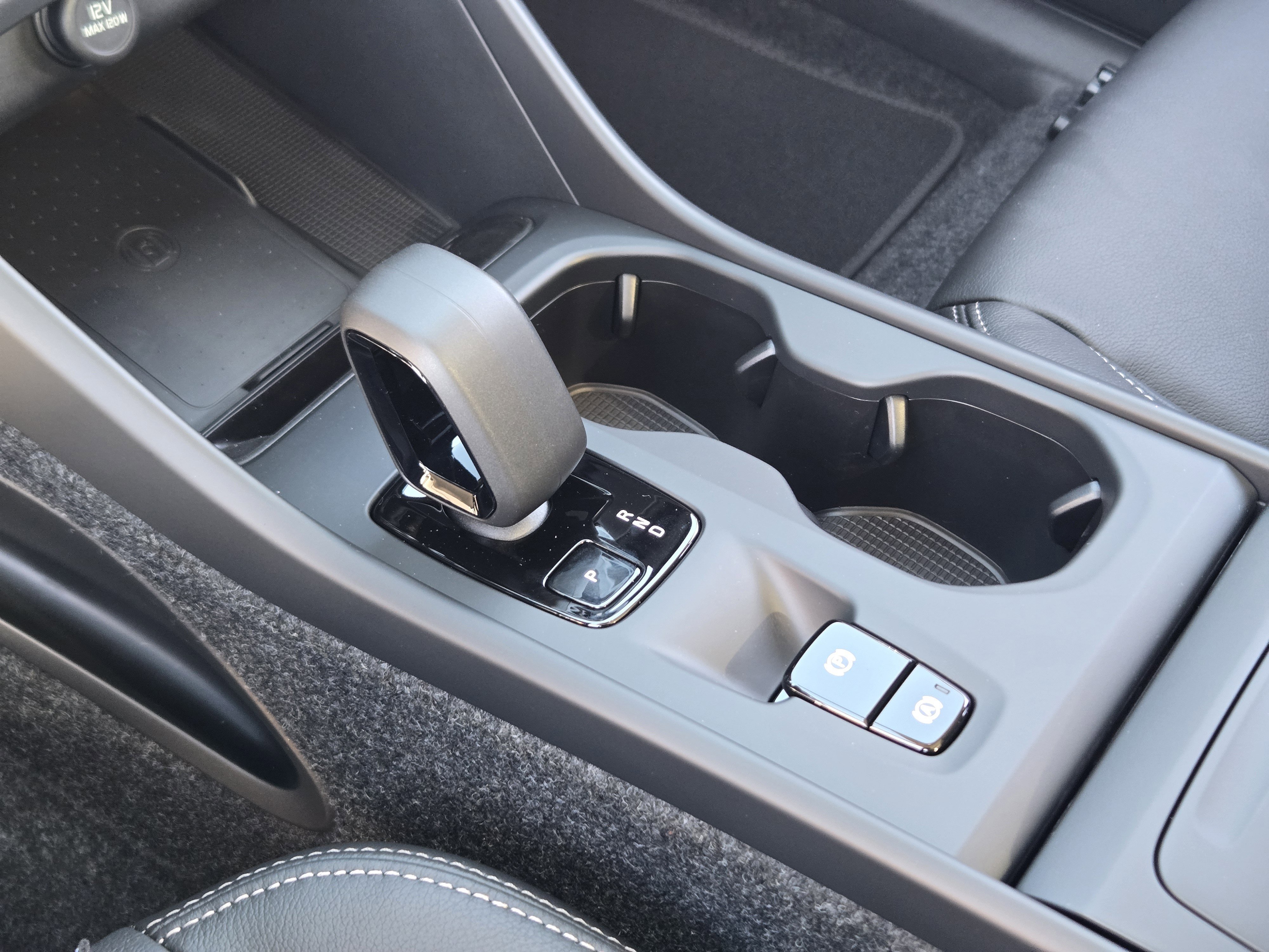 New 2026 Volvo XC40 B4 Core w/ Climate Package FWD image 17