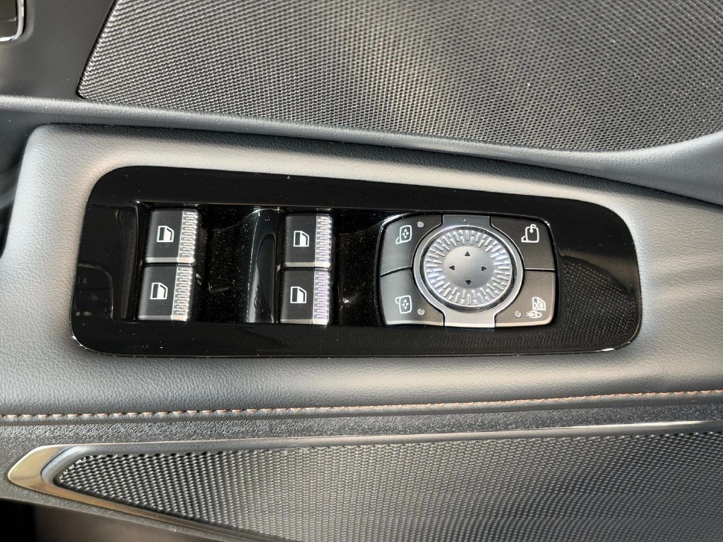 Certified 2025 Lincoln Nautilus Premier w/ Jet Appearance Package AWD/4WD image 9