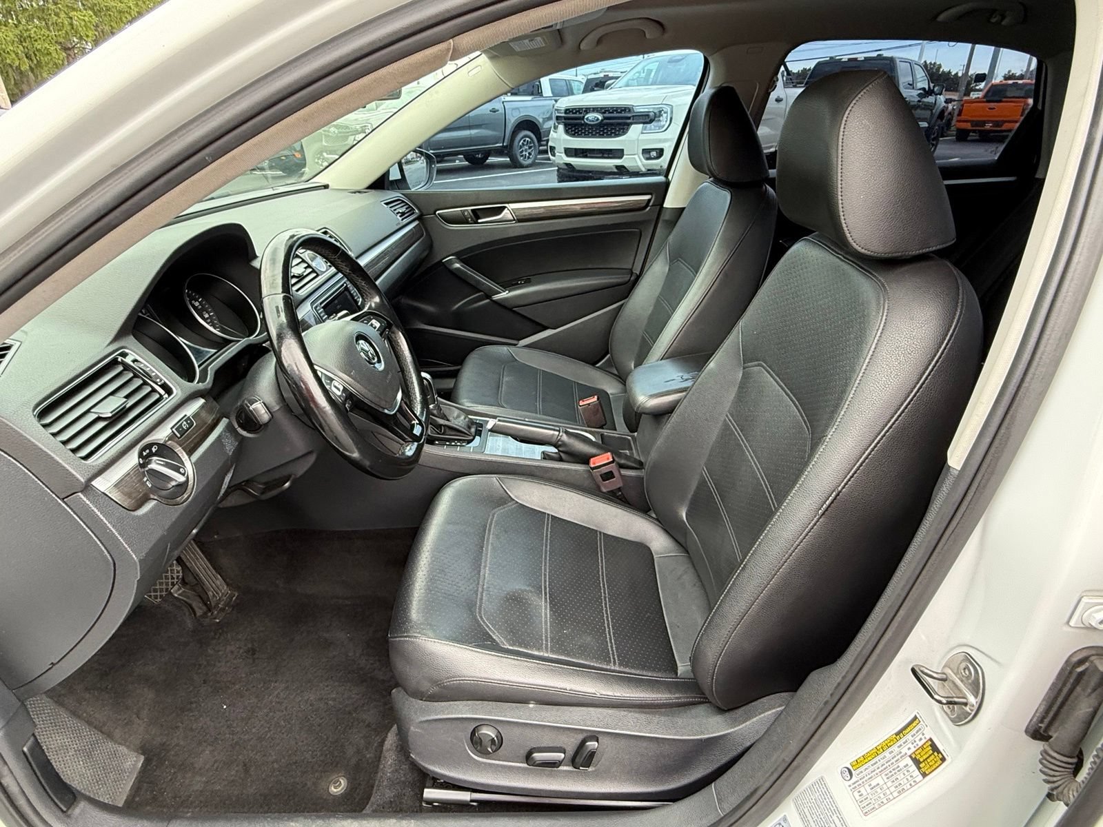 Used 2017 Volkswagen Passat 1.8T SE FWD image 13