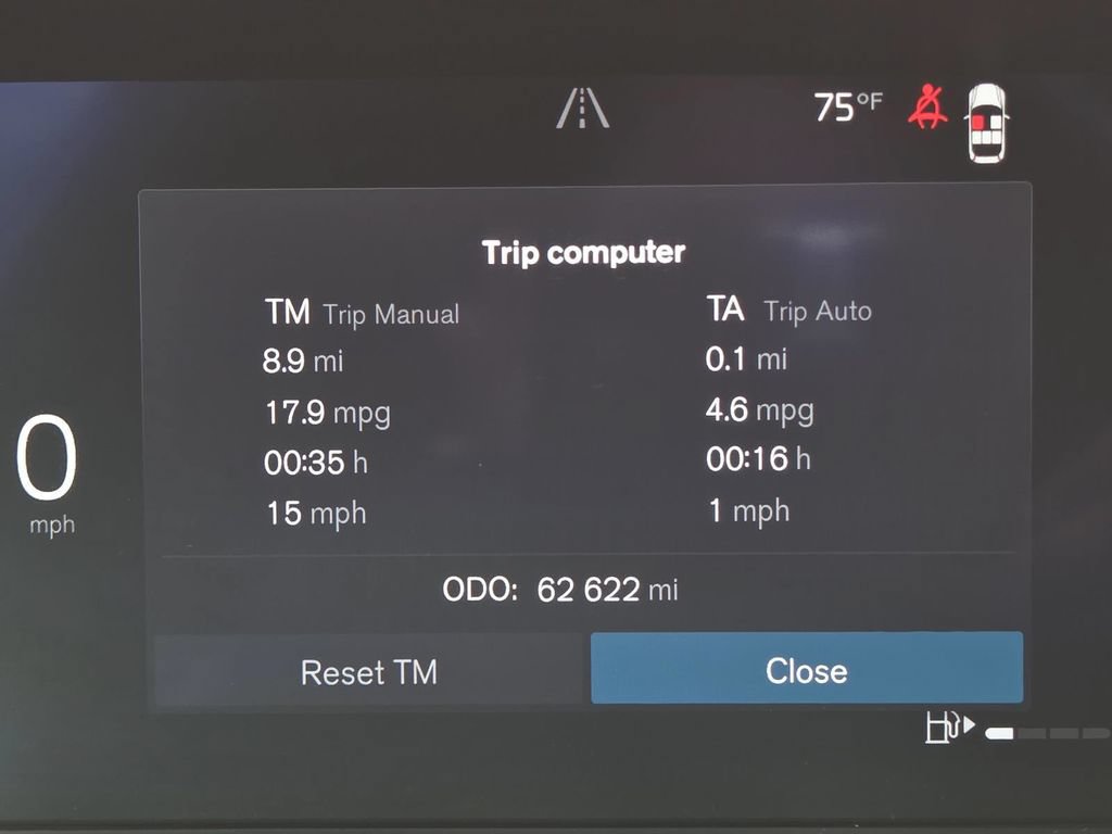 Used 2024 Volvo XC40 B5 Core AWD/4WD image 29