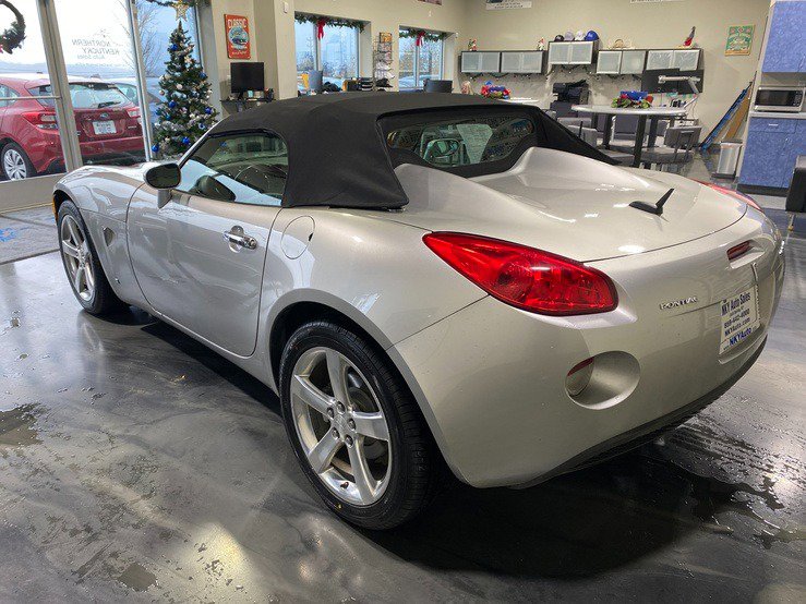 Used 2008 Pontiac Solstice Convertible w/ Premium Package image 4