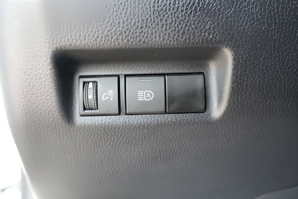 Used 2025 Toyota RAV4 LE AWD/4WD image 24
