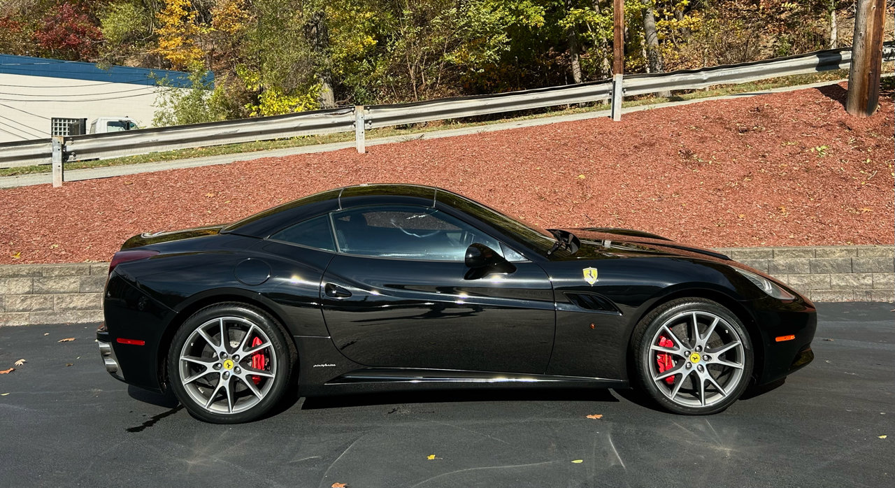 Used 2012 Ferrari California image 6